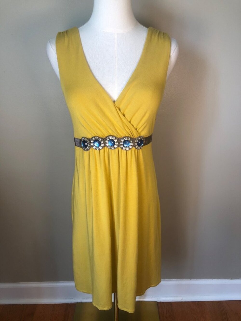 Boden V Neck Yellow Sleeveless Sheath Dress With Rhinestone Detail Size 4R - Picture 2 of 12